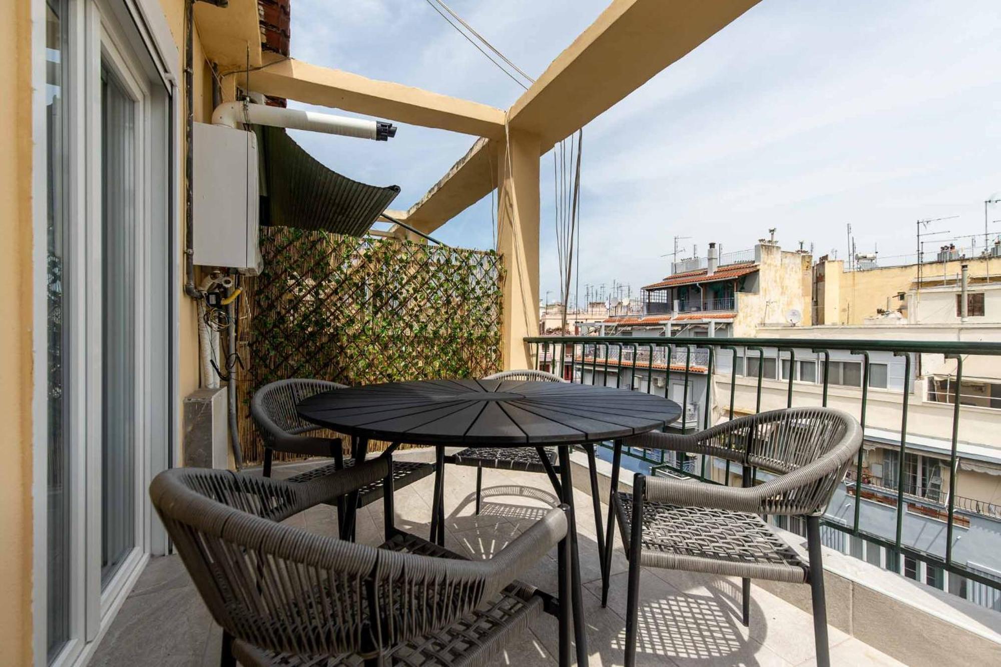 Urban Jungle Apartment Tesalonika Bagian luar foto