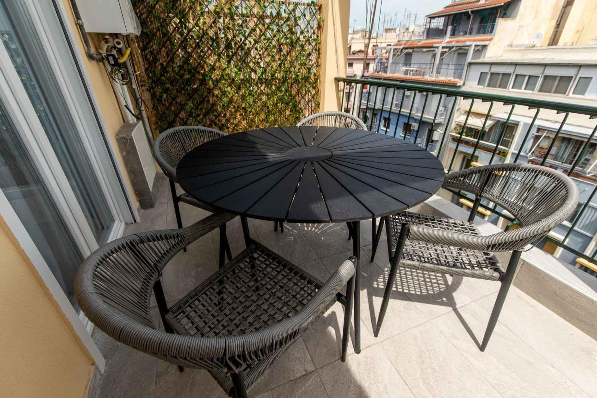 Urban Jungle Apartment Tesalonika Bagian luar foto